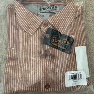 Frontier threads men’s button down short sleeve shirt. Med.  New with tags.